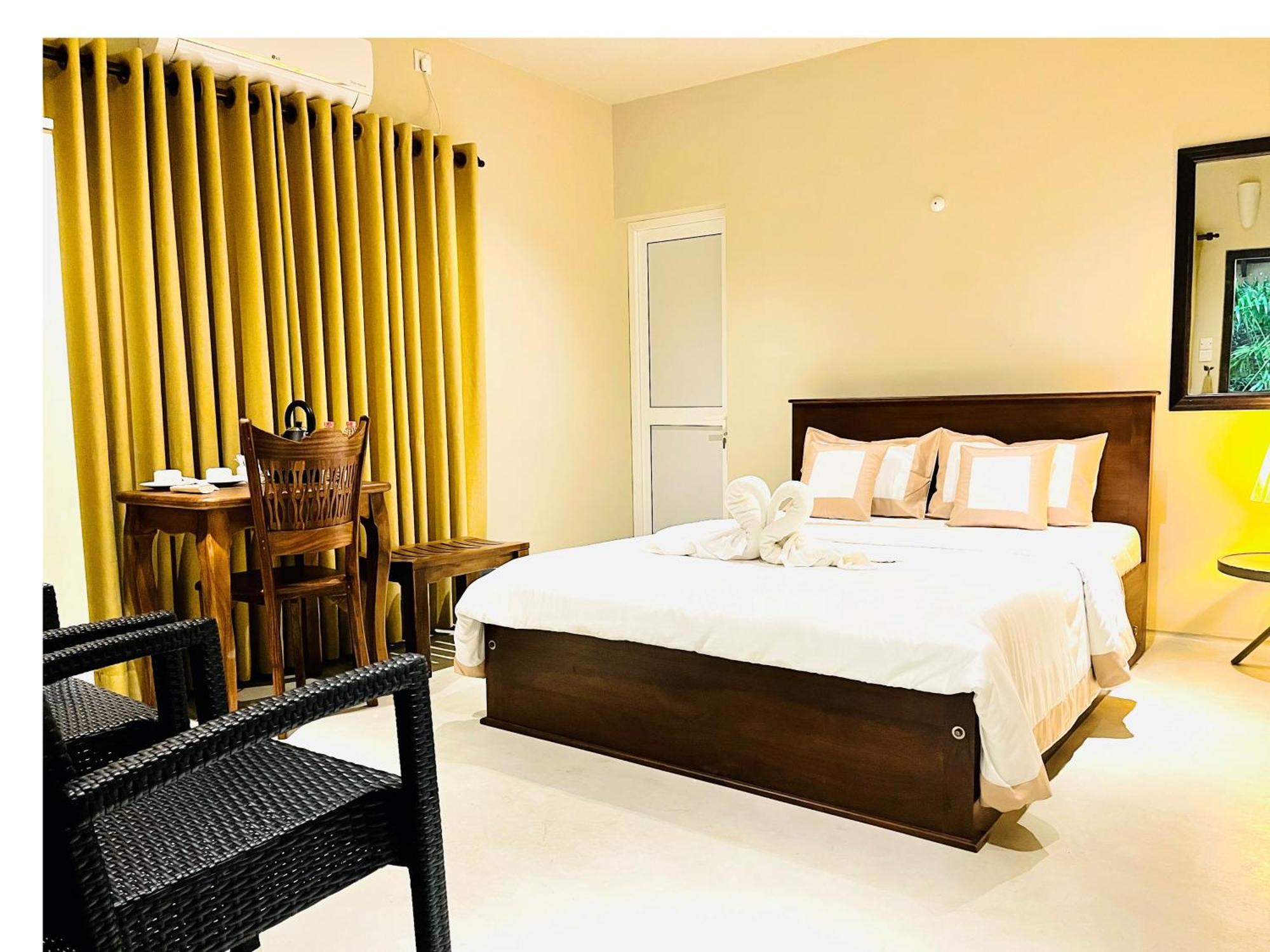 Ceylon Kingsmen Garden Hotel - Katunayake Negombo Exterior photo