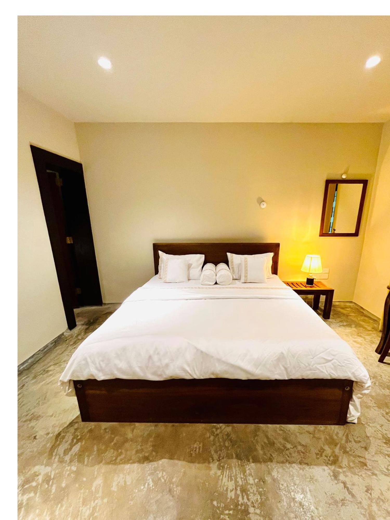 Ceylon Kingsmen Garden Hotel - Katunayake Negombo Exterior photo