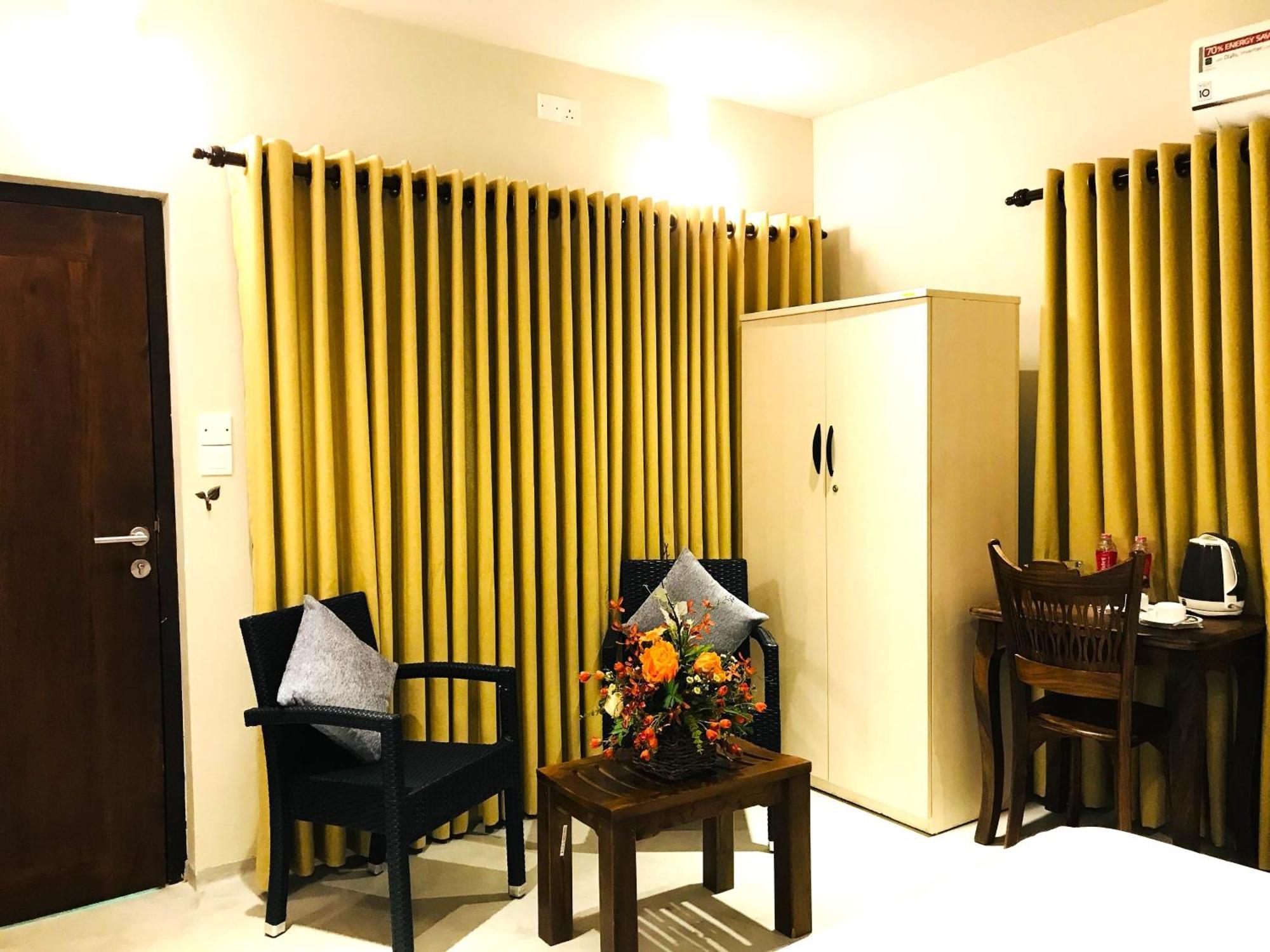 Ceylon Kingsmen Garden Hotel - Katunayake Negombo Exterior photo