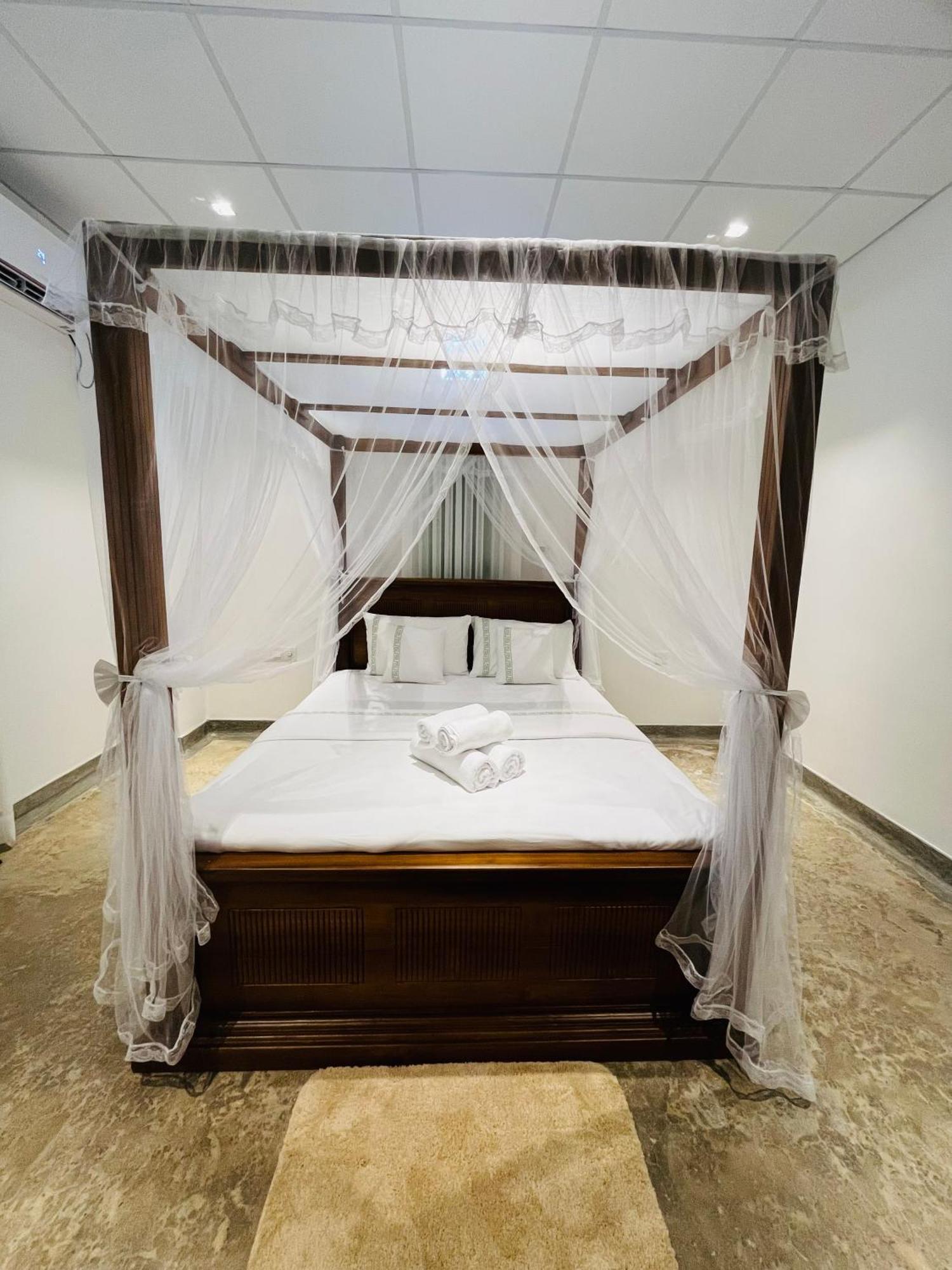 Ceylon Kingsmen Garden Hotel - Katunayake Negombo Exterior photo