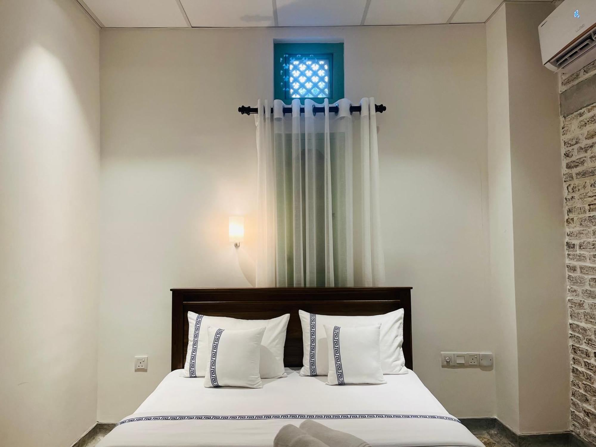 Ceylon Kingsmen Garden Hotel - Katunayake Negombo Exterior photo